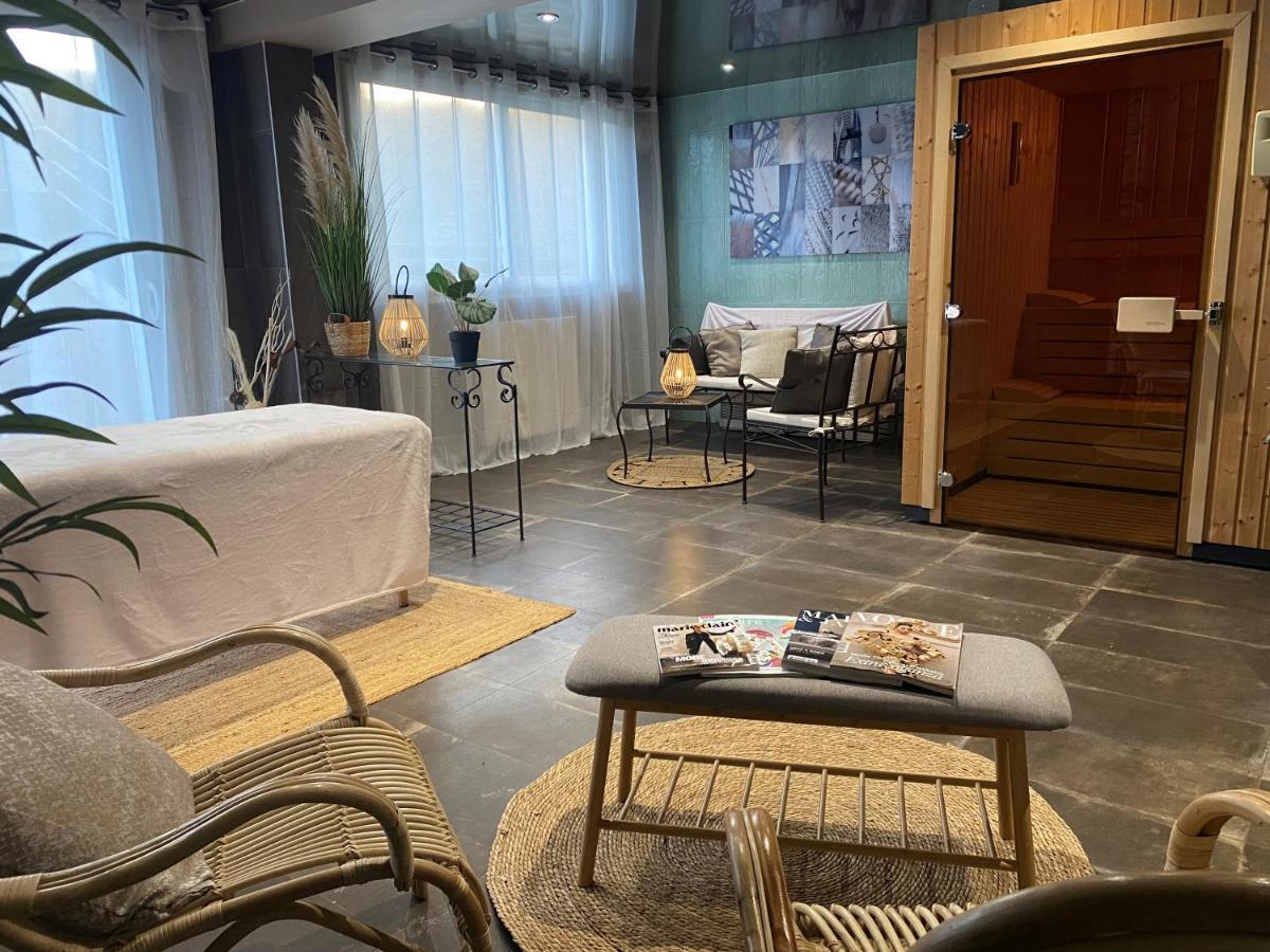 Quality La Marebaudiere Centre Hotel 4*