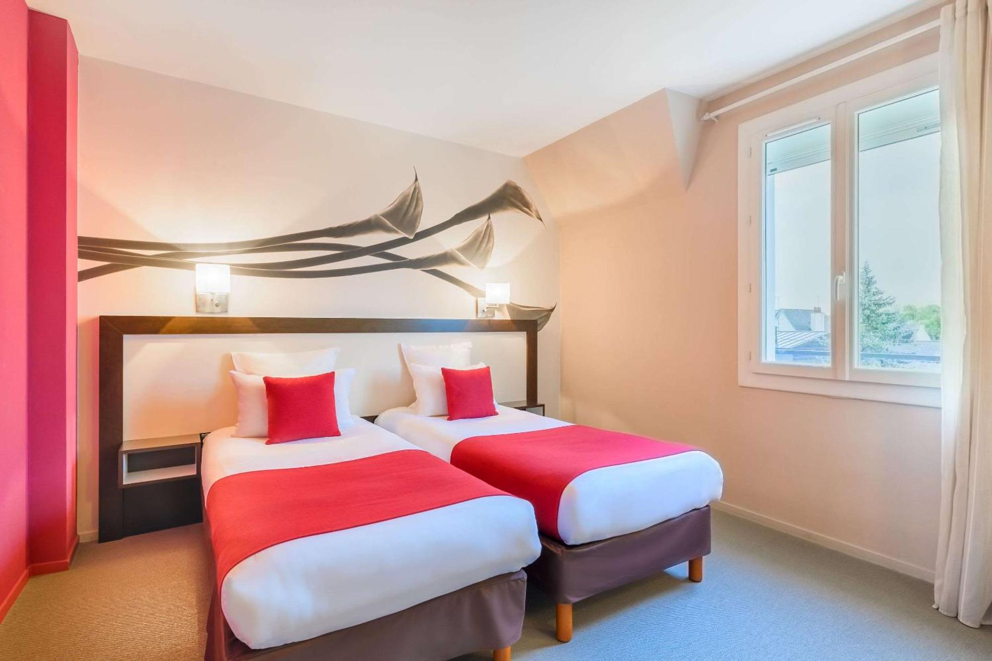 Quality La Marebaudiere Centre Hotel 4*