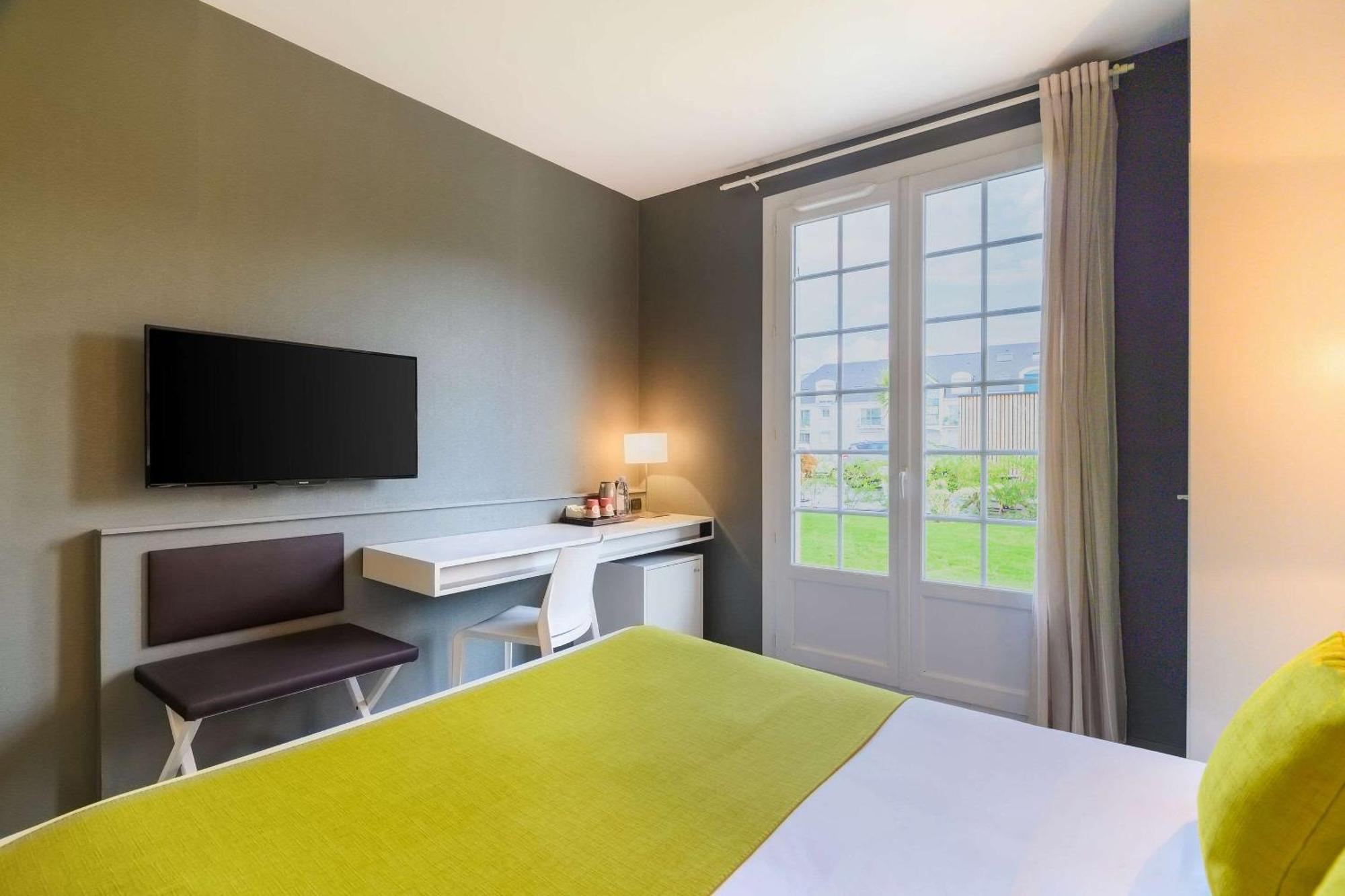 Quality La Marebaudiere Centre Hotel