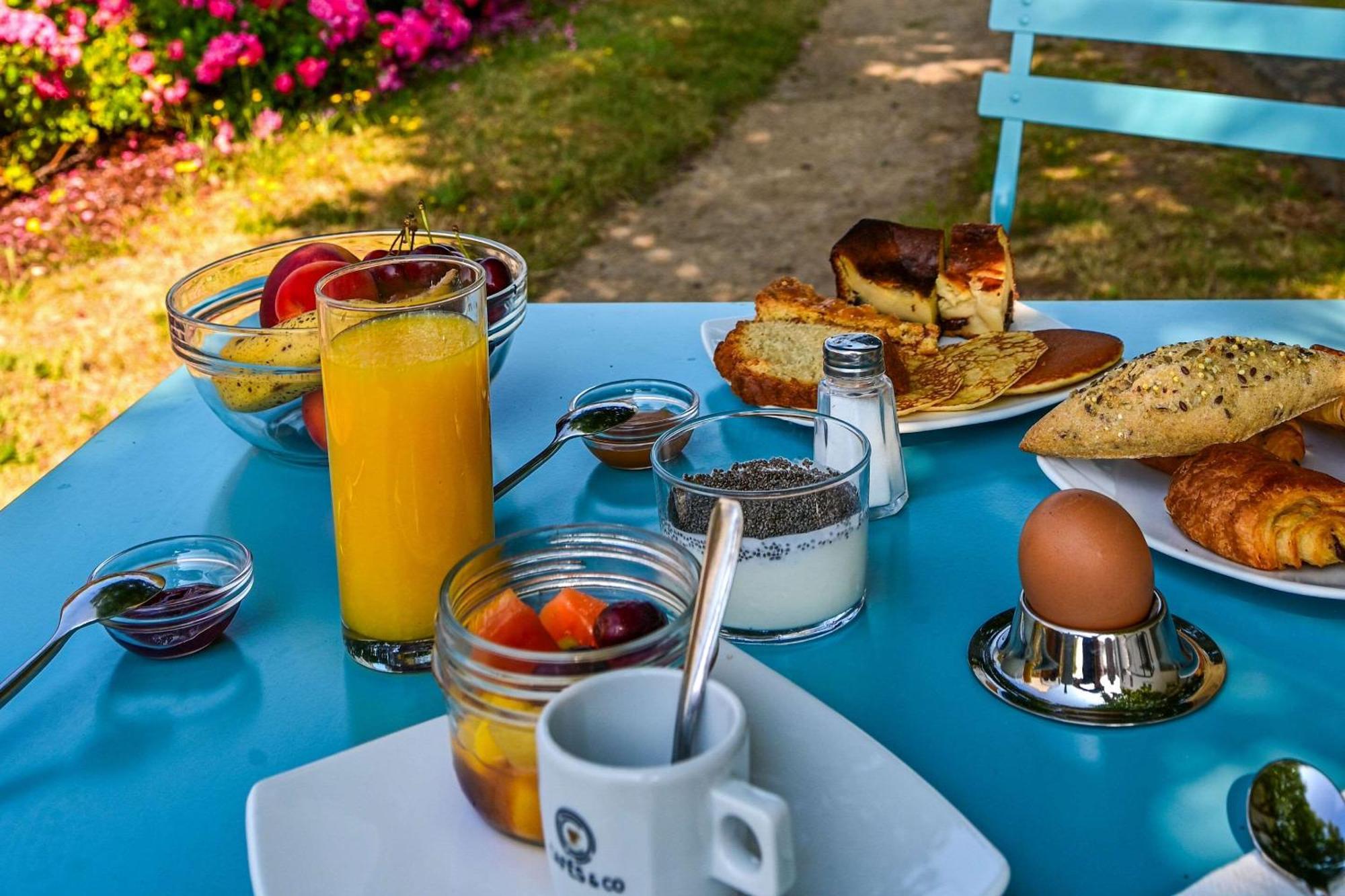 Quality La Marebaudiere Centre Hotel