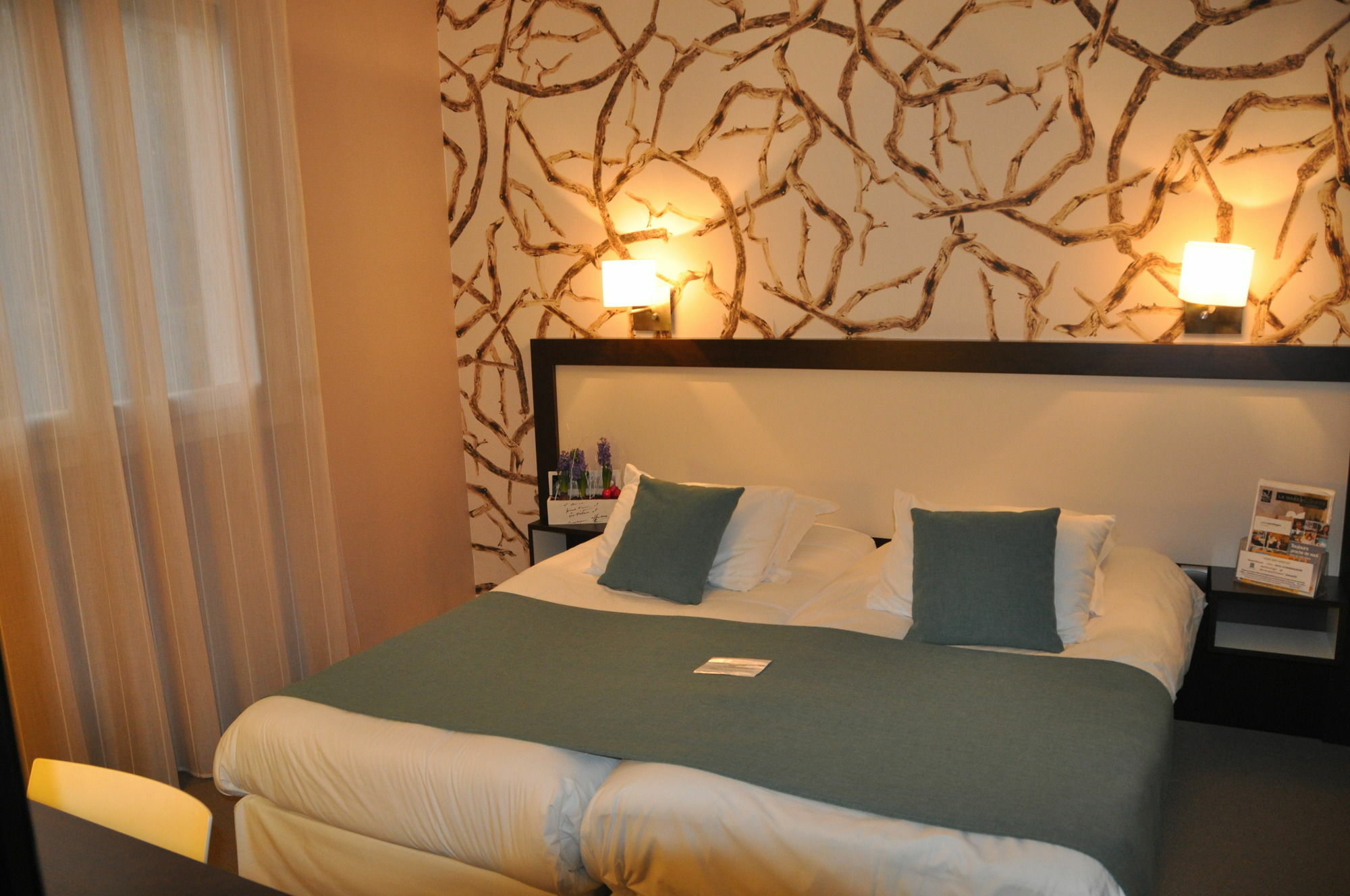 Quality La Marebaudiere Centre Hotel 4*