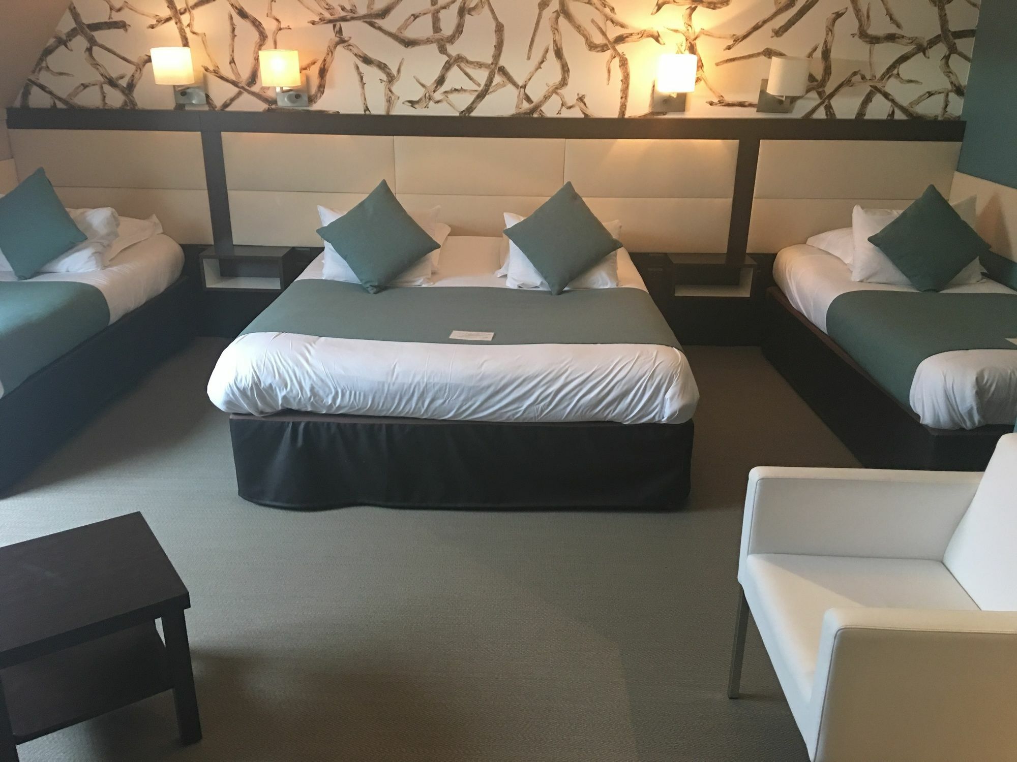 Quality La Marebaudiere Centre Hotel 4*