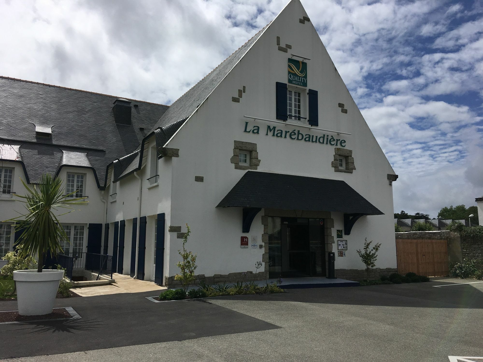 Hotel Quality La Marebaudiere Centre 4*
